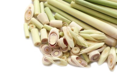 Taze limon ve beyaz arka plan üzerinde izole kopya alanı var.