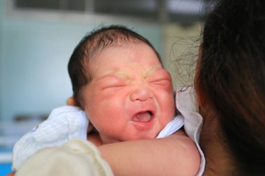 Asya Bebek uyuşukluk ağlamak için, sağlıklı büyüme kavramı.