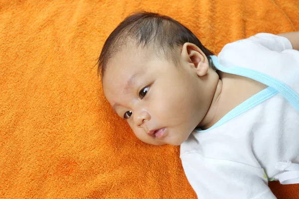 Asiatische Säugling Auf Einem Bett Gesichtsfokus Konzept Des Gesunden Wachstums — Stockfoto