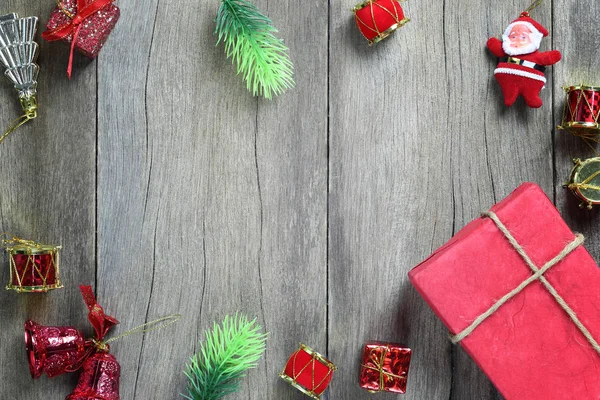 Boîte Cadeau Rouge Équipement Décoration Noël Sur Sol Bois Ont — Photo