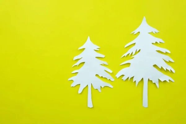 Arbre Noël Forme Papier Blanc Sur Fond Papier Jaune Pour — Photo