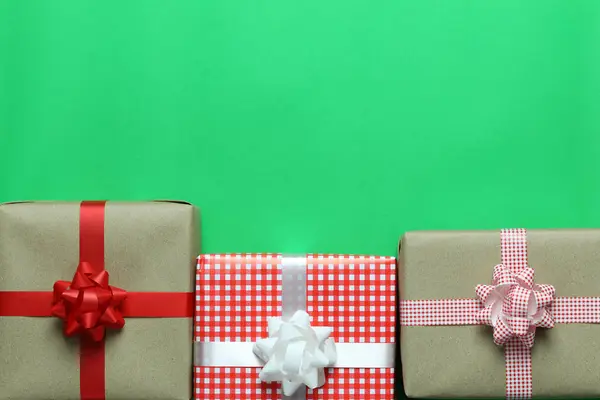 Mix Doos Van Gift Van Kerstmis Geplaatst Een Groene Kunst — Stockfoto