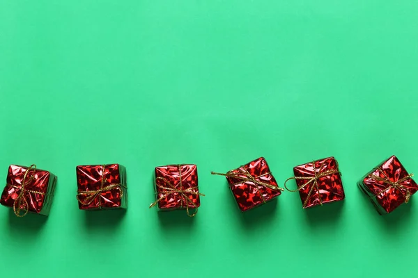 Caja Regalo Roja Navidad Decoración Sobre Fondo Papel Arte Verde —  Fotos de Stock