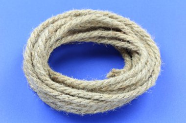 Kenevir halat mavi kağıt arka plan üzerinde kazık ve kopya alanı tasarımı için var.