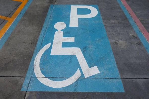 Parkeren Symbool Van Mensen Met Een Handicap Concrete Weg — Stockfoto