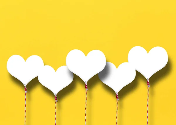 バレンタインの日の概念のための黄色い紙背景に白いハート — ストック写真