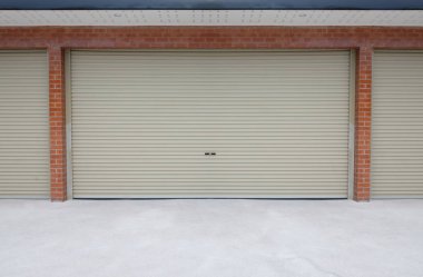 Rulo çelik kapı veya Kepenk kapı ve beton zemin dışında inşa