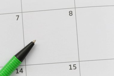 Yeşil kalem 8 gün içinde takvime yerleştirilir ve kopya var