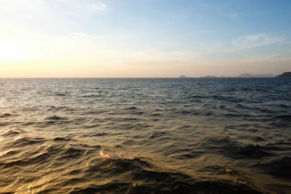 Samaesarn Island en vista de la puesta del sol por la noche . —  Fotos de Stock