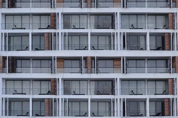 Habitaciones de edificios altos en la vista de cerca . — Foto de Stock