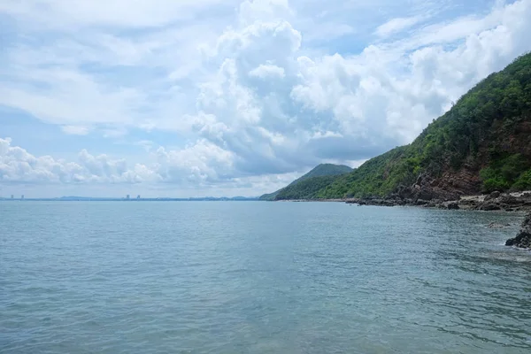 沿海在琼布里省白天的旅游景点时间 — 图库照片