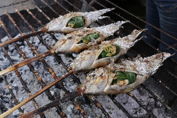 Grilled tilapia fish on Grate. — Stock Photo, Image