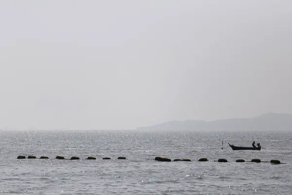 海で小型漁船. — ストック写真