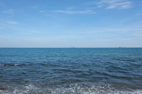 Dagtid havsutsikt och blå himmel i Thailand. — Stockfoto