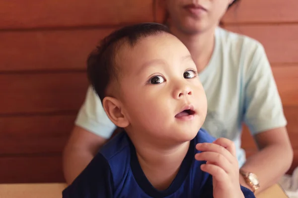 亚洲儿童的面部特征 童年时期的可爱 1岁左右的泰国男孩 — 图库照片