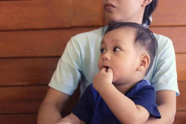 亚洲儿童的面部特征 童年时期的可爱 1岁左右的泰国男孩 — 图库照片