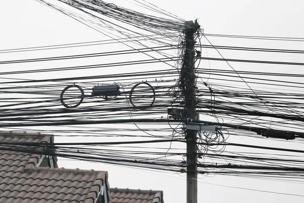 Kabeldrähte Den Strommasten Sind Verwirrt Chaotische Signalleitung Für Die Gestaltung — Stockfoto