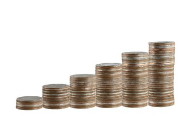 Madeni para yığını, beyaz arka planda izole edilmiş iş dünyasında kâr kavramının bir çubuk grafiğidir..