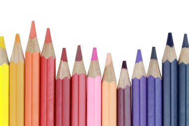 Sivri uçlu renkli kalem, beyaz arkaplanda izole edilmiş ve kırpma yolları var..