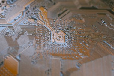 Bilgisayarın ana kartının arkasındaki merkez noktaya odaklanın. Çalışma teknolojisi arka planınızdaki tasarım için ana panele..