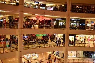 Kuala Lumpur, Mayalysia, 2019. Kuala Lumpur oteli Suria Klcc alışveriş merkezi içinde Petronas ikiz kuleleri
