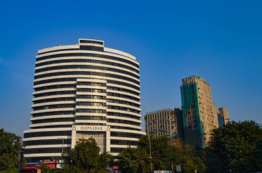 Barakhamba Road, Connaught Place, Merkezi Delhi Delhi, Hindistan Rajiv Chowk metro istasyonu yakınındaki, uzun ayakta ikonik simgesel yapı Gopaldas yapı