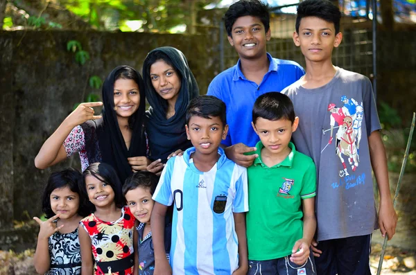 Kerala India 2019 Groep Gelukkige Jonge Geitjes Tieners Poseren Voor — Stockfoto