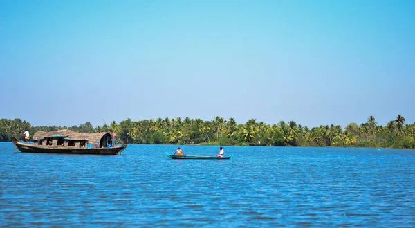 Ιδιωτικό Σκάφος Και Μικρό Πλωτό Σπίτι Για Τον Προορισμό Munnar — Φωτογραφία Αρχείου