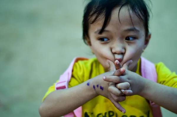 Delhi India 2019 Portret Van Een Tibetaanse Kind Maken Leuke — Stockfoto