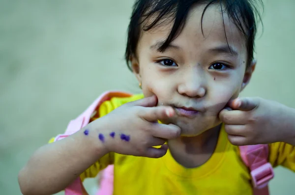 Delhi India 2019 Portret Van Een Tibetaanse Kind Maken Leuke — Stockfoto