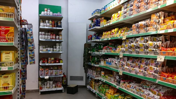 Populaires Marques Fmcg Affichées Sur Allée Dans Magasin Alimentation Moderne — Photo