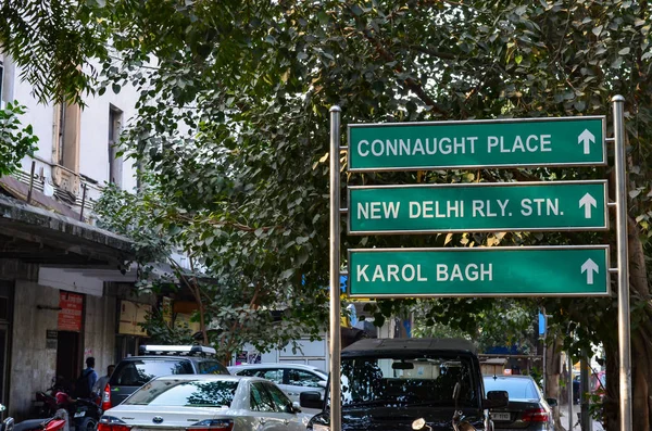 Πινακίδες Και Οδηγίες Για Πράσινη Σκάφους Στο Connaught Place Δελχί — Φωτογραφία Αρχείου