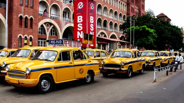 Famous Yellow Taxis Kolkata Howrah Railway Station Station Very Howrah — Stock Photo, Image