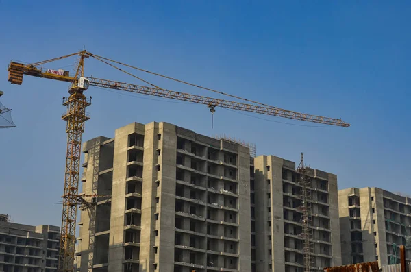 Кран Занятть Будівництва Висотних Будівлі Проти Skyline Гургаон Нойда Мумбаї — стокове фото