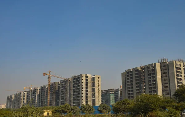 Kranen Arbetar Konstruktion Hög Upphov Byggnad Mot Horisonten Gurgaon Noida — Stockfoto