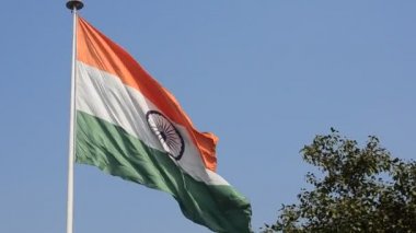 Hint ulusal bayrak, üç renkli çırpınan ve Connaught Place, Central Park'ta açılıyor. Delhi, Hindistan genel ekranda en büyük Hint bayrak olduğunu