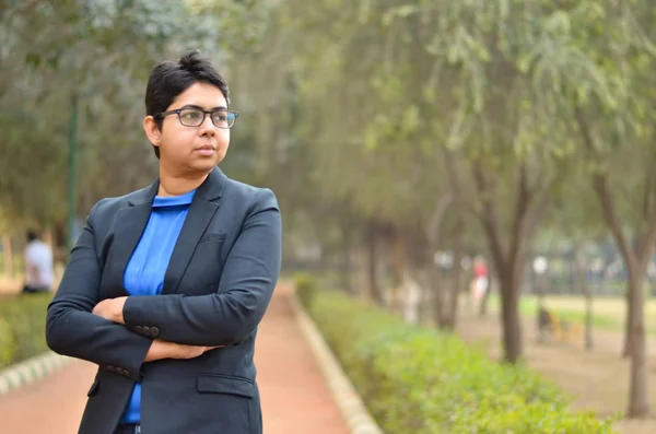 Closeup Portret Van Een Zeker Jonge Indiase Corporate Professionele Vrouw — Stockfoto