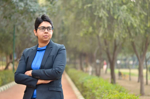 Closeup Portret Van Een Zeker Jonge Indiase Corporate Professionele Vrouw — Stockfoto