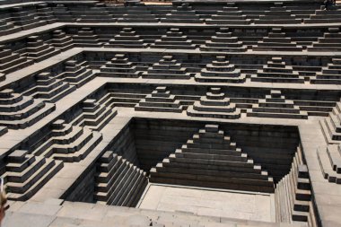 Şaşırtıcı mimari Hamam ve Kraliyet muhafaza ve Pushkarani Hampi, Karnataka, Hindistan ın çevresinde de Adım. UNESCO Dünya Miras Listesi Hampi, anıtlar grubudur. Hampi Utsav 