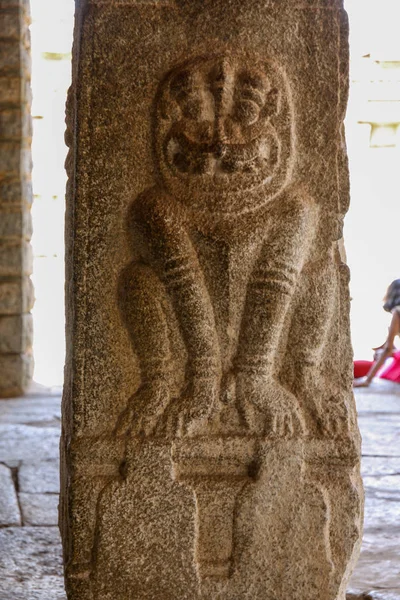 Templo Badavilinga Talla Mono Antiguo Templo Con Santuario Pedestal Con —  Fotos de Stock