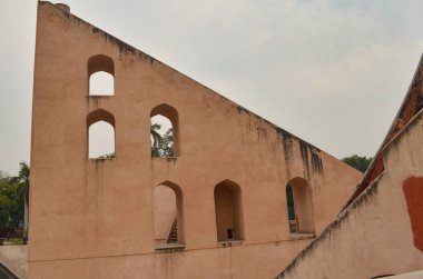 Yan Görünüm Samrat Yantra En Büyük Güneş Saati Dünya Jantar Mantar Delhi