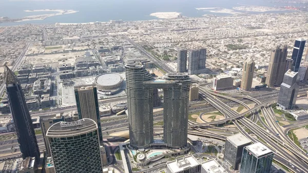 Вид Дубай Хмарочоси Міське Небо Всіяне Будівлями Дорогами Прольотами Пустельним — стокове фото