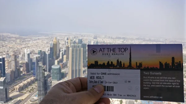 Dubai Uae 2019 Hand Holding Tickets Observation Deck Burj Khalifa — стокове фото