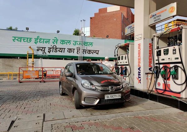 Nova Deli Índia 2020 Gasolina Diesel Sendo Preenchido Carro Uma Imagem De Stock