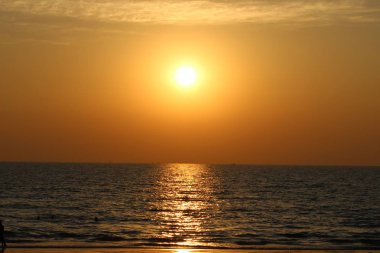 Hindistan 'da ateşli günbatımı Goa