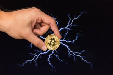 Bitcoin para yıldırım önünde