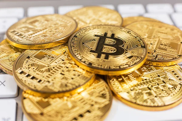 Bitcoin sulla tastiera — Foto Stock