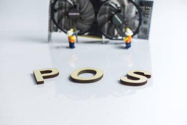 Ethereum Pow geçiş Cryptocurrency Gpu incelemesi için Pos, Pos işareti ile grafik kartı ve rakamlar içinde belgili tanımlık geçmiş