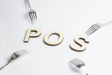 Ethereum Cryptocurrency, Pow geçiş Gpu incelemesi için çatal çevresinde Pos Pos konseptiyle beyaz arka plan üzerinde oturum