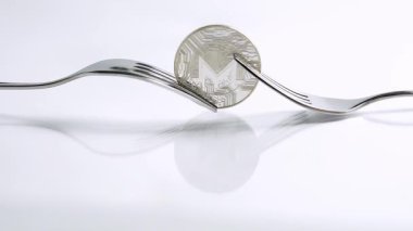 İki çatal, çatal kavramı arasında monero cryptocurrency sikke Yakınlaştır